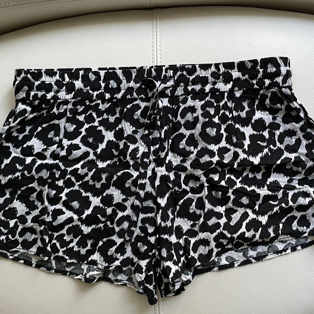 Soft Joie, Women short, lepard print, XS